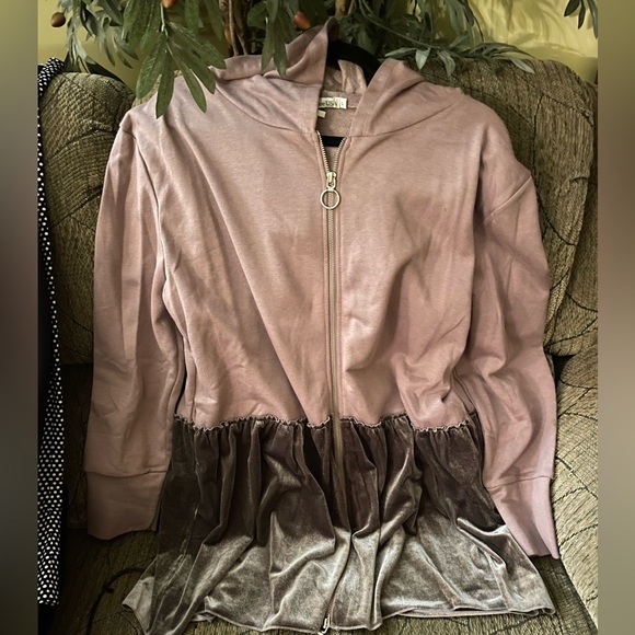 Z Avenue Hoodie with two side pockets. Finger ring pull with a two way zipper. - Picture 2 of 10